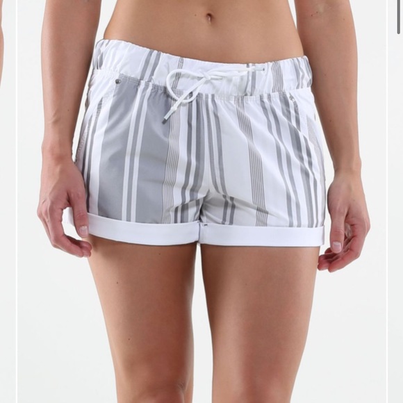 ❤️LULULEMON PLAY ALL DAY SHORT 3”-GROOVY STRIPE NIMBUS/WHITE-12❤️ - Picture 11 of 15